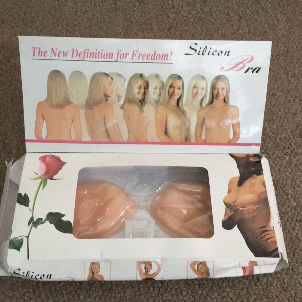 NIB Silicon Bra Adhesive Cups Cleavage Lift A